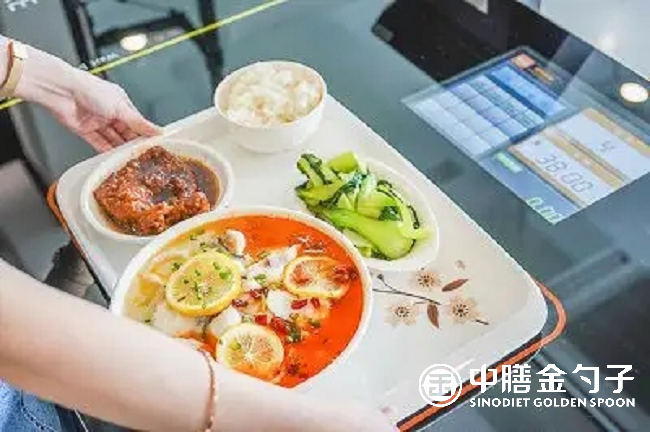 中膳金勺子團體配餐,滿足大規模人群的營養需求.png